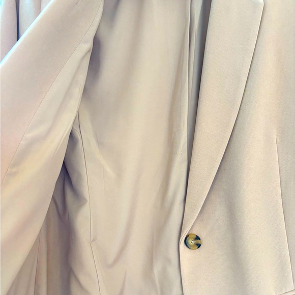 The Drop Khaki blazer. - Picture 4 of 4